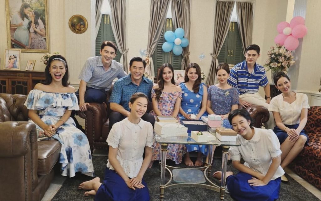 The Loyal Pin supporting cast and production team on set.